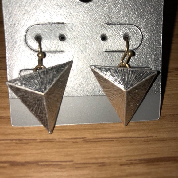 Earrings - Picture 2 of 3